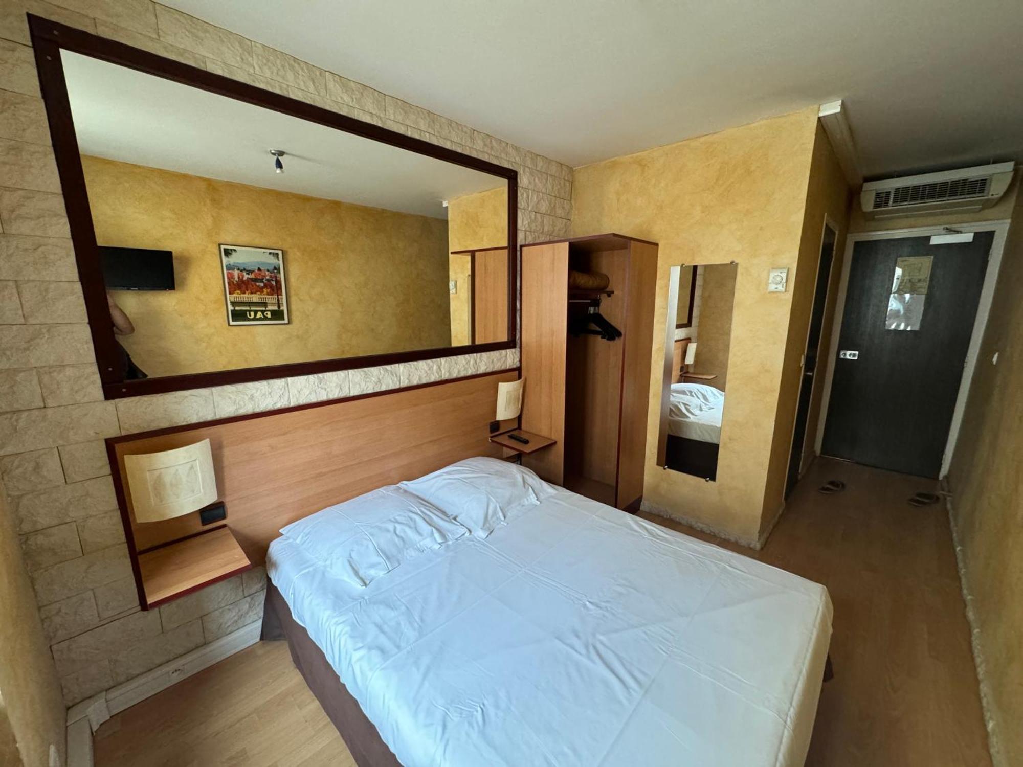Hotel Bosquet Pau Centre - Self Check In Budget Hotel Esterno foto