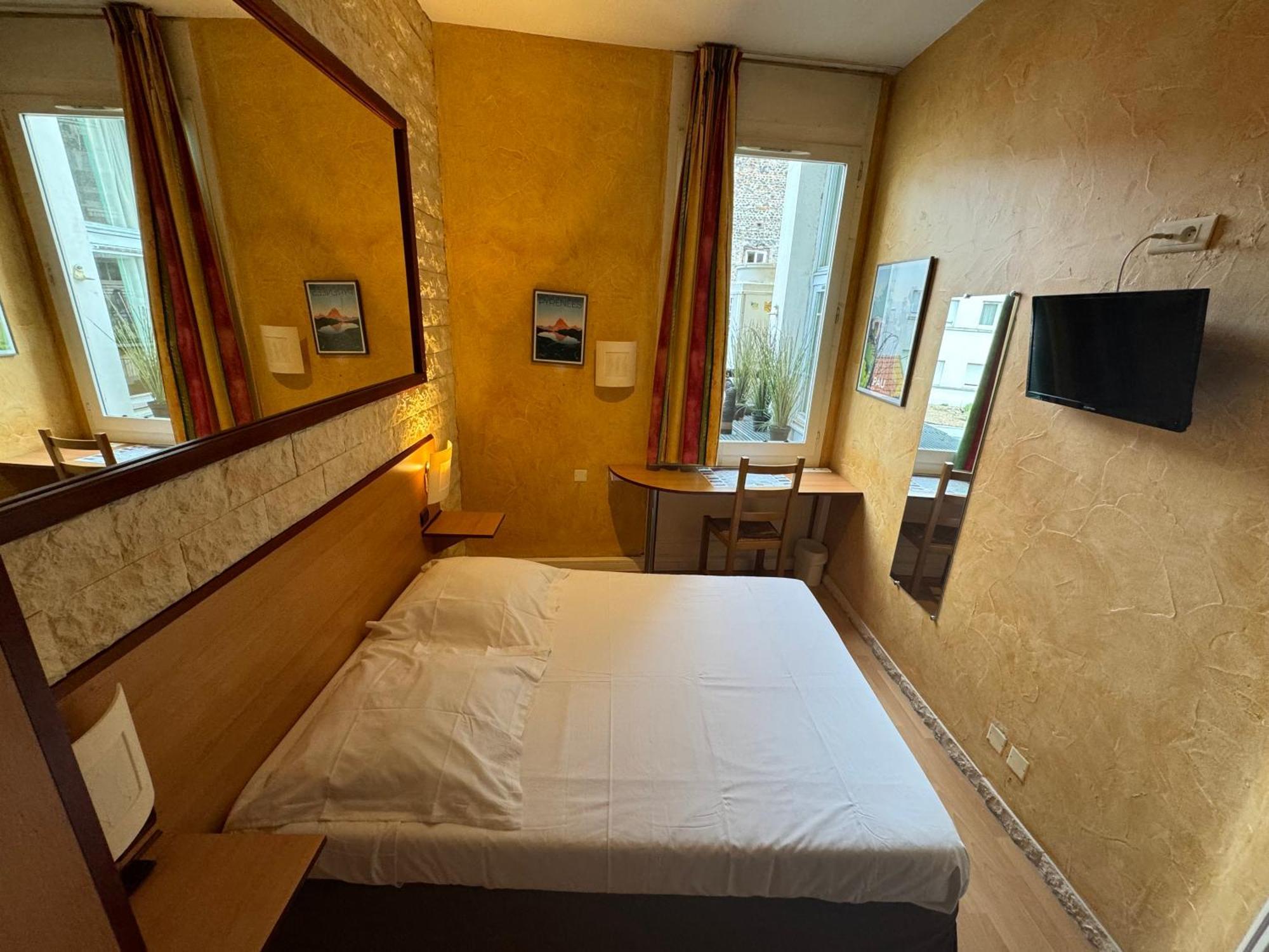 Hotel Bosquet Pau Centre - Self Check In Budget Hotel Esterno foto